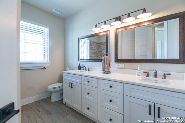 Image 25 of 41 For 924 Rhinestone