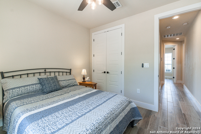 Image 27 of 41 For 924 Rhinestone