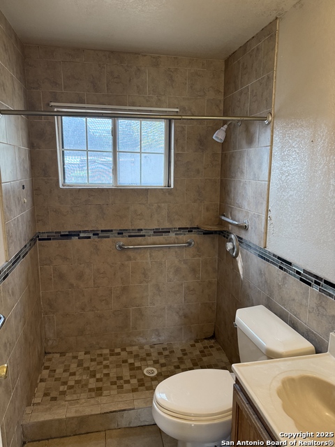 Image 15 of 22 For 910 Menefee