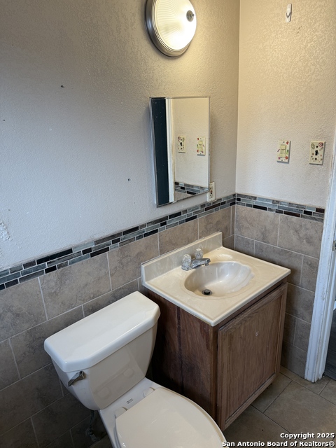 Image 16 of 22 For 910 Menefee