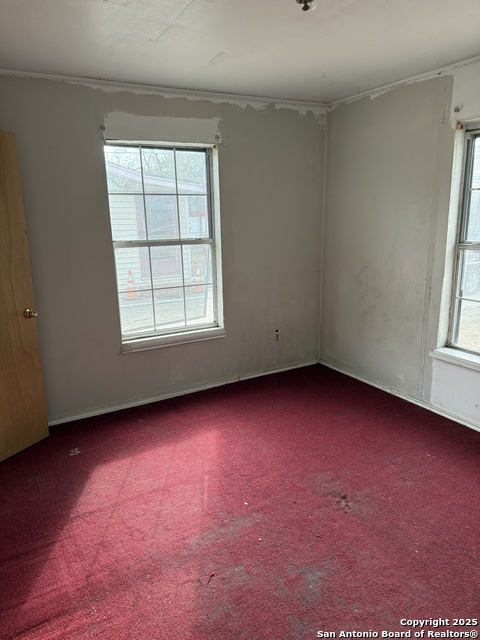 Image 18 of 22 For 910 Menefee