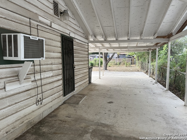 Image 3 of 22 For 910 Menefee