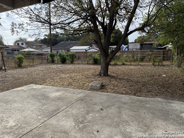 Image 5 of 22 For 910 Menefee