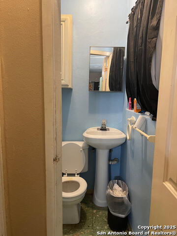 Image 10 of 23 For 1002 Lynwood Ave W