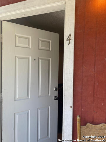 Image 17 of 23 For 1002 Lynwood Ave W
