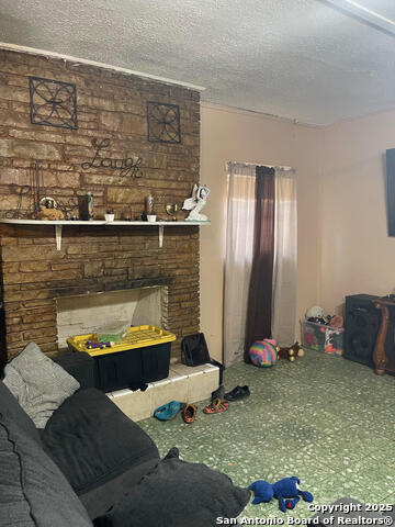 Image 4 of 23 For 1002 Lynwood Ave W