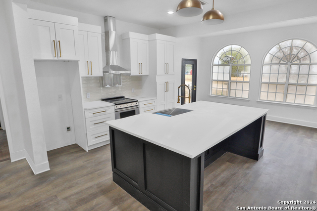 Image 10 of 27 For 19007 Pleasanton