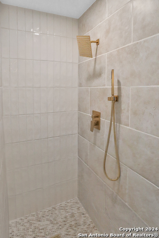 Image 13 of 27 For 19007 Pleasanton