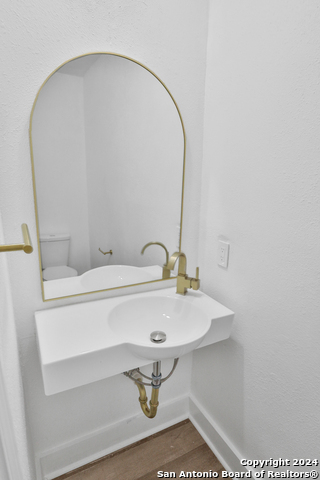 Image 15 of 27 For 19007 Pleasanton