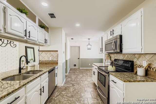 Listing photo id 11 for 9627 Wildwood Ridge