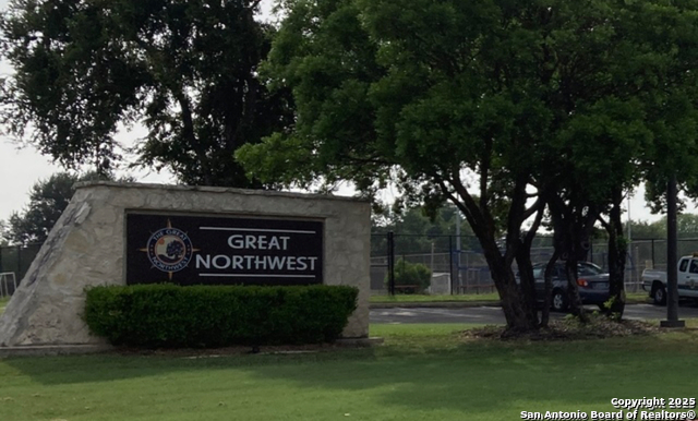 Listing photo id 26 for 9627 Wildwood Ridge