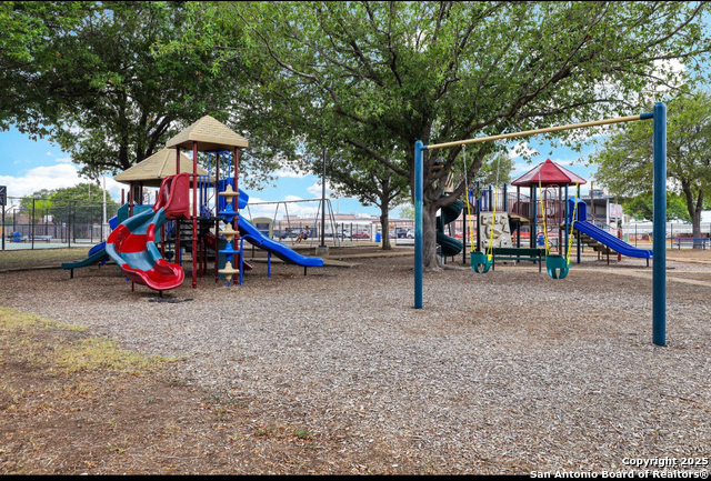 Listing photo id 29 for 9627 Wildwood Ridge