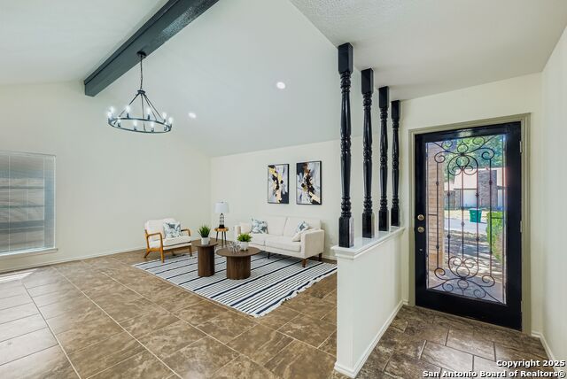 Listing photo id 3 for 9627 Wildwood Ridge