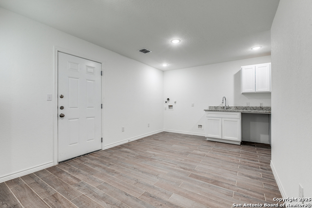 Image 5 of 25 For 1835 Poplar W 401