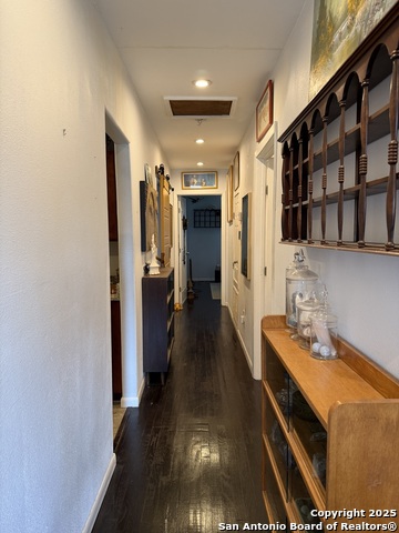 Listing photo id 8 for 1402 Mardell