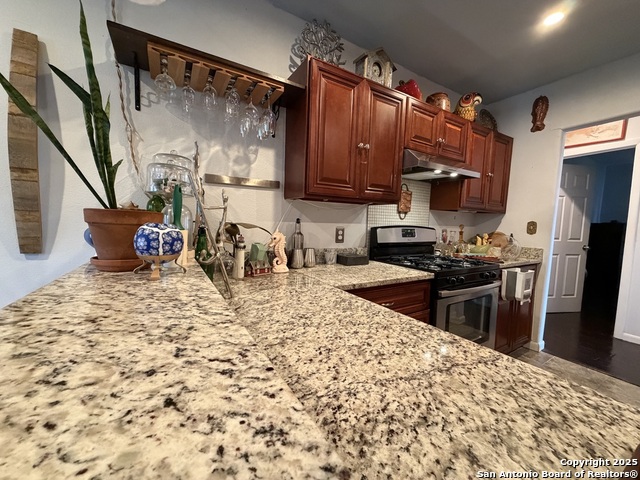 Listing photo id 0 for 1402 Mardell