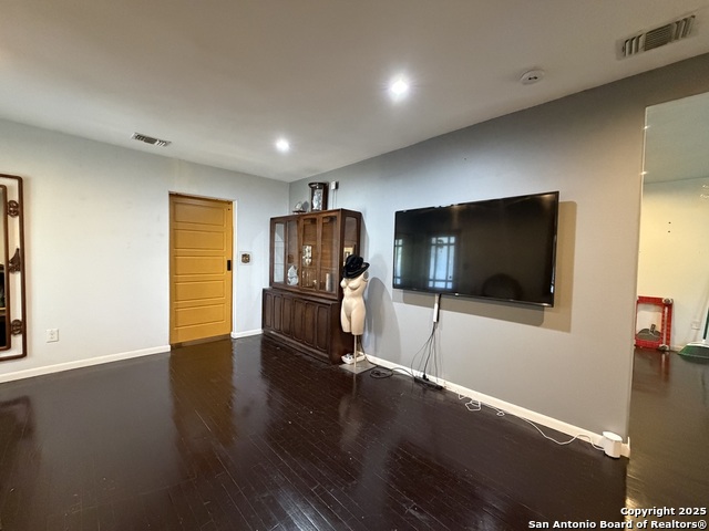 Listing photo id 1 for 1402 Mardell