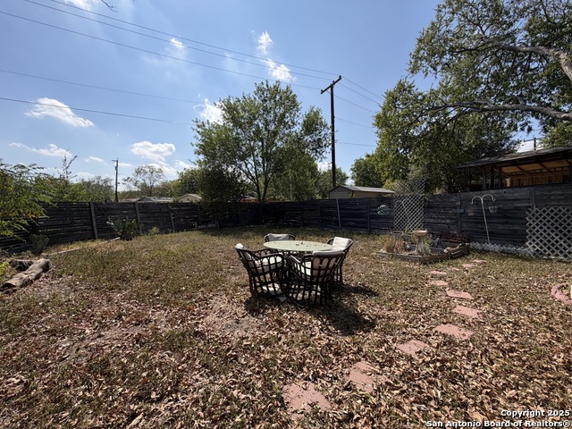 Listing photo id 6 for 1402 Mardell