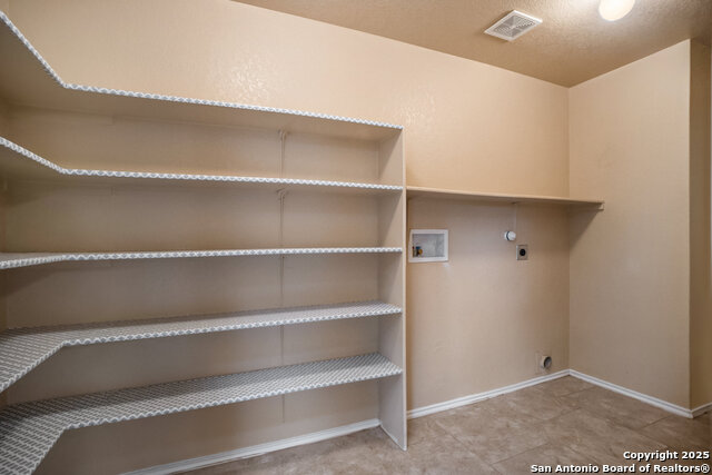 Image 15 of 26 For 6030 Higbee