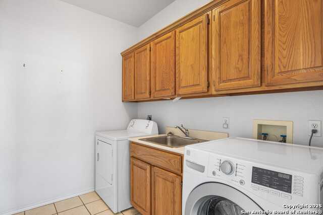 Listing photo id 14 for 100 Braeburn Cir