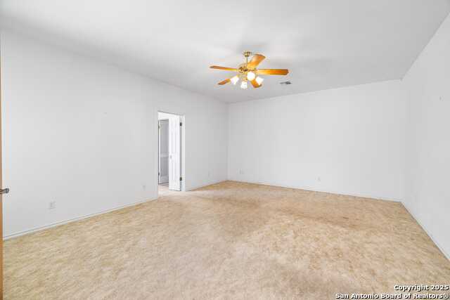 Listing photo id 15 for 100 Braeburn Cir