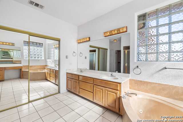 Listing photo id 18 for 100 Braeburn Cir