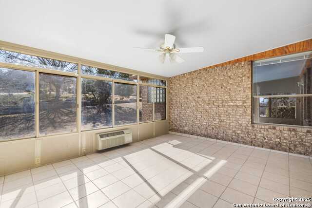 Listing photo id 26 for 100 Braeburn Cir