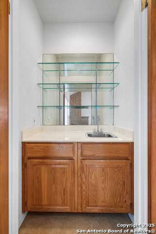 Listing photo id 6 for 100 Braeburn Cir