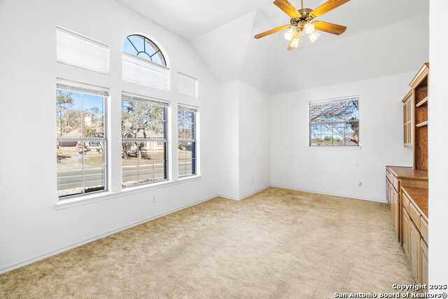 Listing photo id 7 for 100 Braeburn Cir