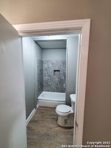 Image 11 of 31 For 400 Pfeil St