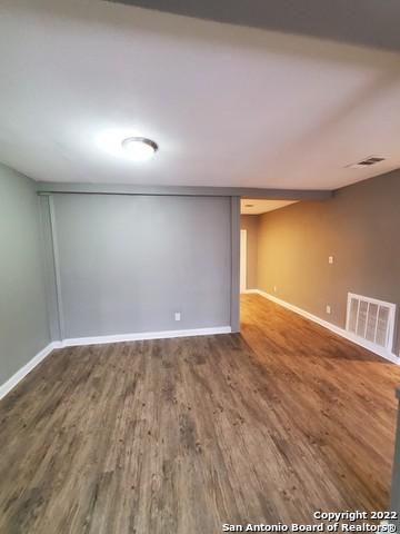 Image 3 of 31 For 400 Pfeil St