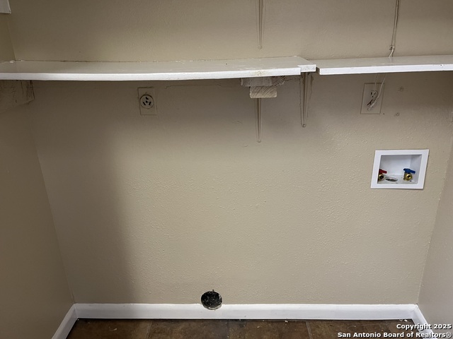 Listing photo id 15 for 7902 Corum Trail