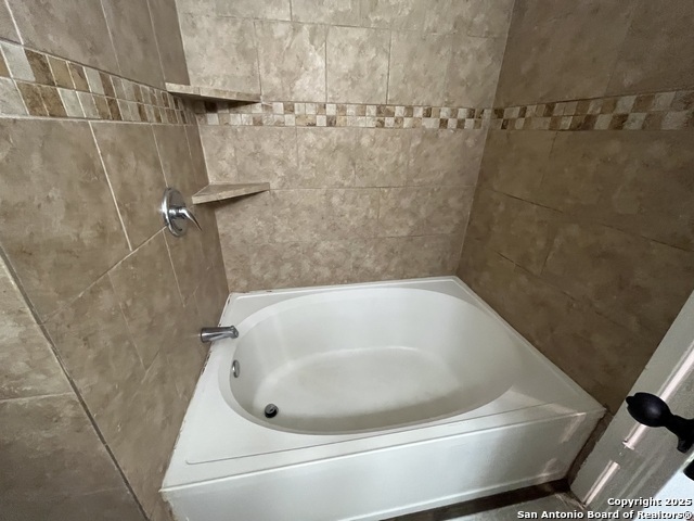 Listing photo id 26 for 7902 Corum Trail