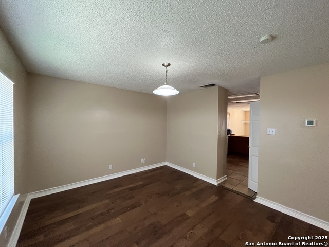 Listing photo id 3 for 7902 Corum Trail