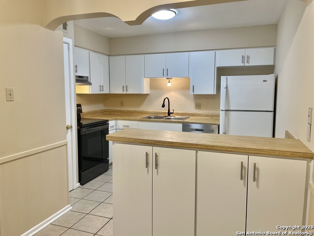 Listing photo id 2 for 235 Silver Sands 4