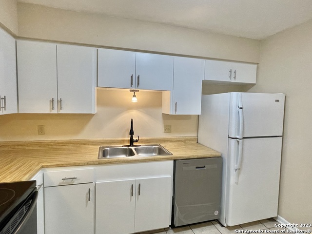 Listing photo id 3 for 235 Silver Sands 4