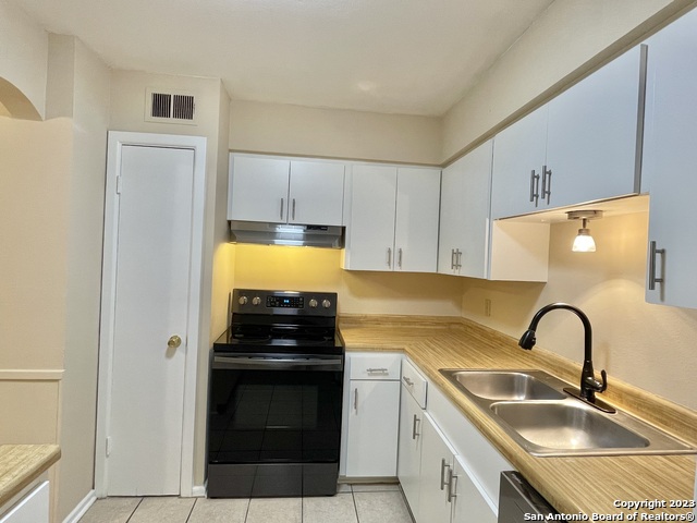 Listing photo id 4 for 235 Silver Sands 4