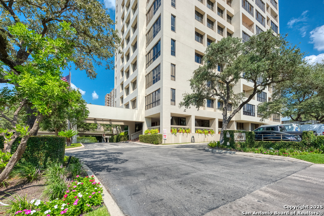 Listing photo id 0 for 4001 New Braunfels N 306