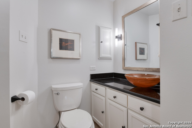 Listing photo id 18 for 4001 New Braunfels N 306