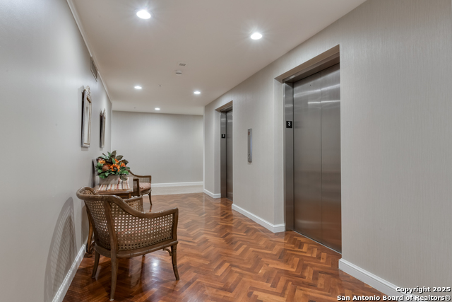 Listing photo id 1 for 4001 New Braunfels N 306