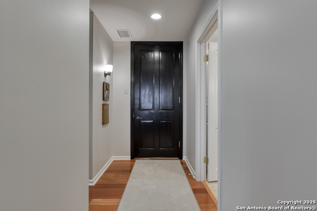 Listing photo id 5 for 4001 New Braunfels N 306