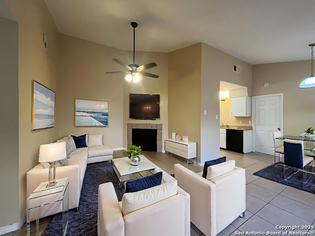 Image 2 of 30 For 14409 Edgemont St