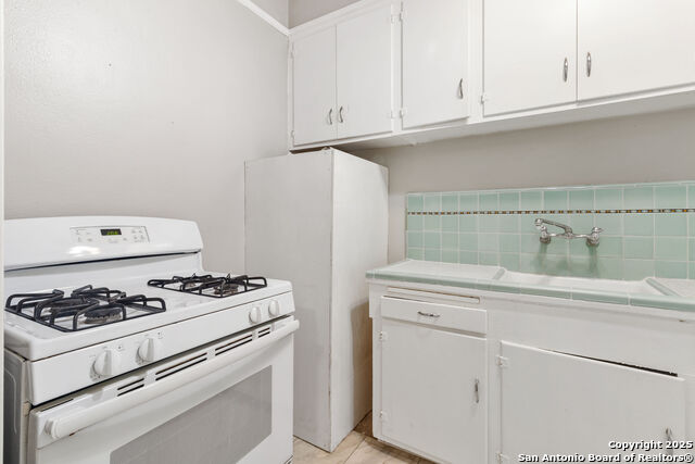 Image 14 of 20 For 336 East Lullwood Ave  3