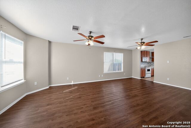 Image 11 of 37 For 8859 Kestrel Oak