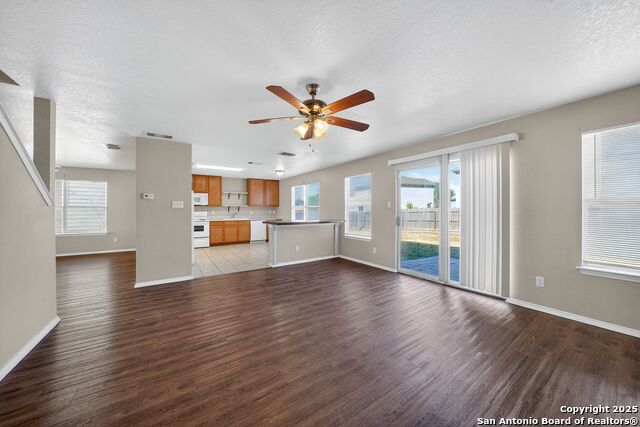 Image 14 of 37 For 8859 Kestrel Oak