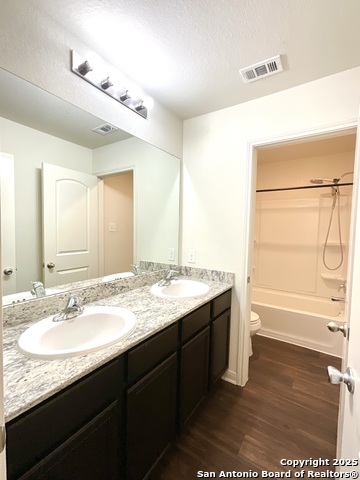 Image 33 of 50 For 4004 Northaven Trail