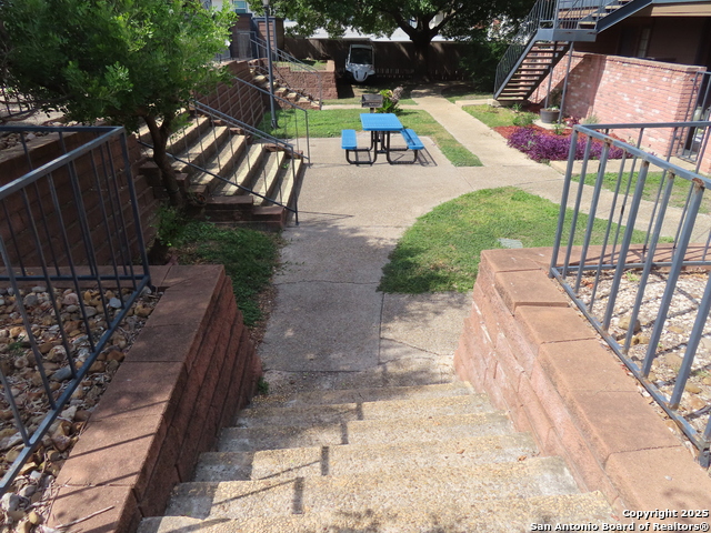 Image 2 of 21 For 4803 Hamilton Wolfe  613