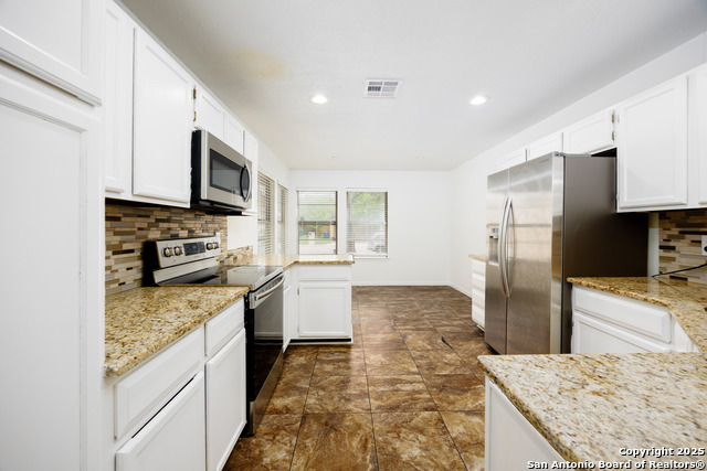 Image 12 of 42 For 11827 Gallery View