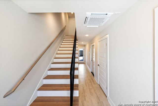 Image 3 of 21 For 419 Ira Avenue  1101