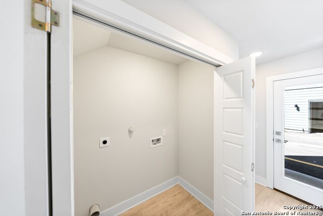 Image 6 of 21 For 419 Ira Avenue  1101